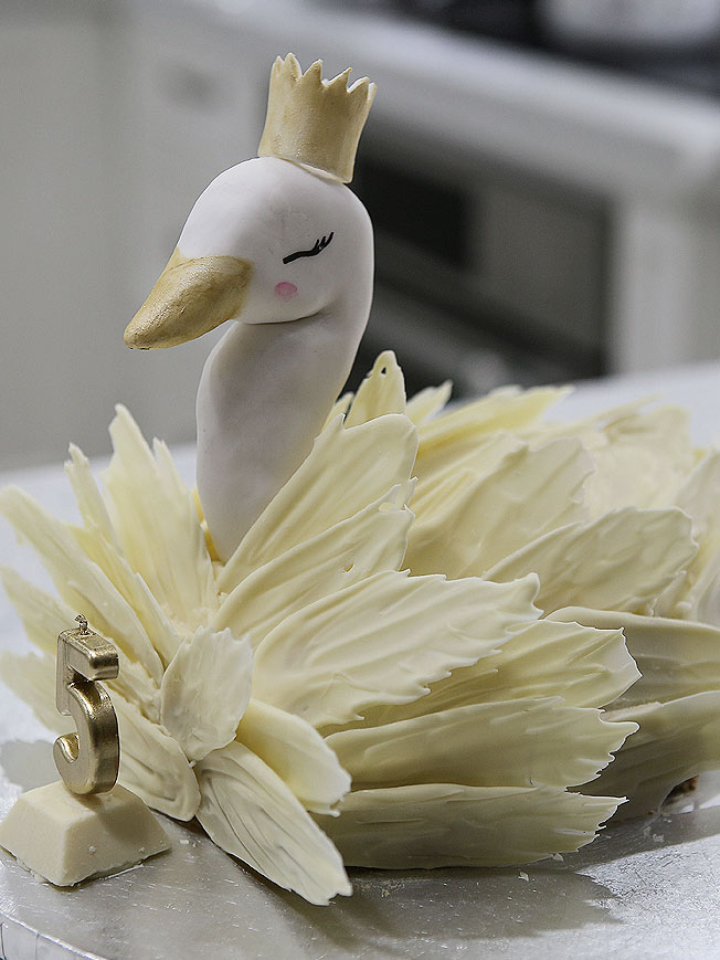swan-cake